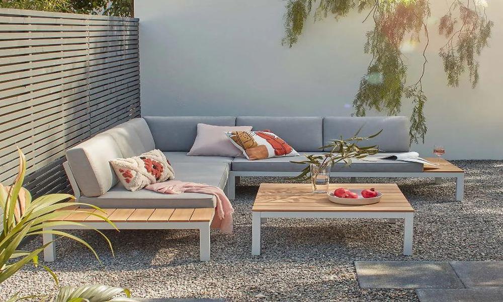 What are the latest trends in outdoor furniture interior design