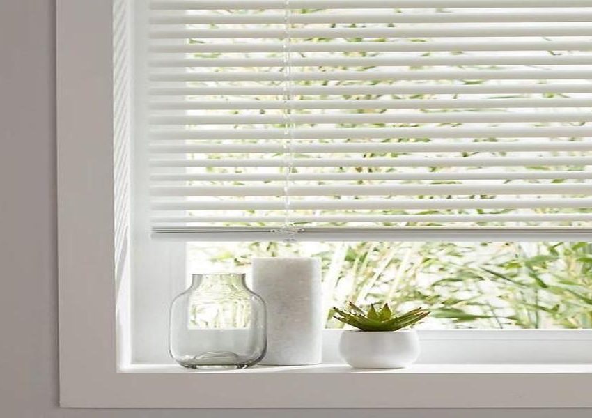 How do you use Venetian blinds for privacy
