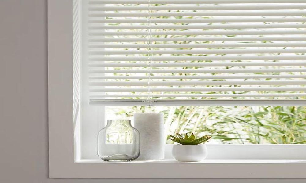 How do you use Venetian blinds for privacy